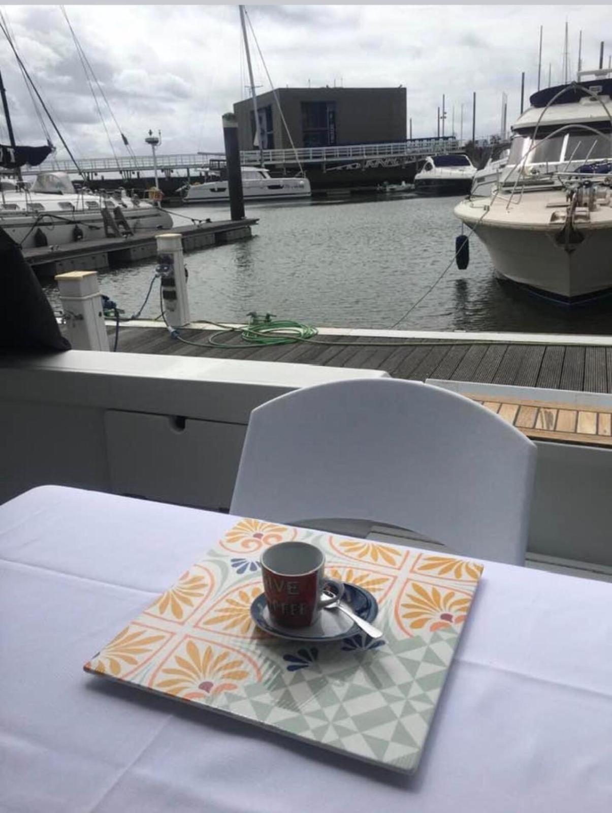 Beautiful And Magnific Yacht Hotel Lisbon Bagian luar foto