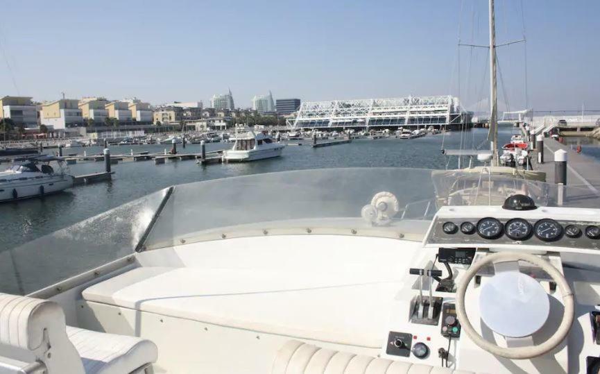 Beautiful And Magnific Yacht Hotel Lisbon Bagian luar foto