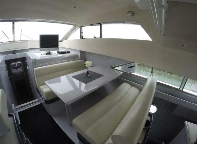 Beautiful And Magnific Yacht Hotel Lisbon Bagian luar foto