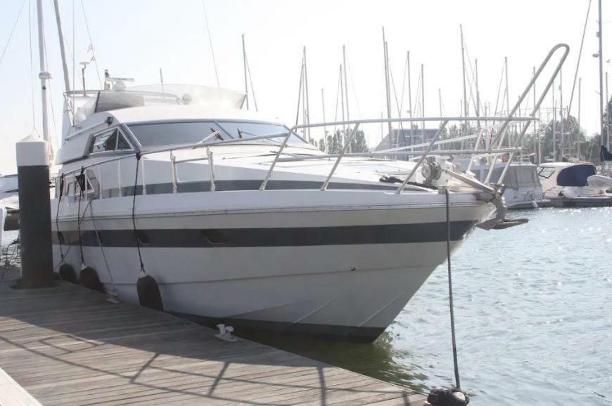Beautiful And Magnific Yacht Hotel Lisbon Bagian luar foto
