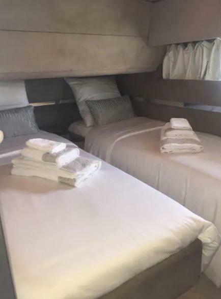 Beautiful And Magnific Yacht Hotel Lisbon Bagian luar foto